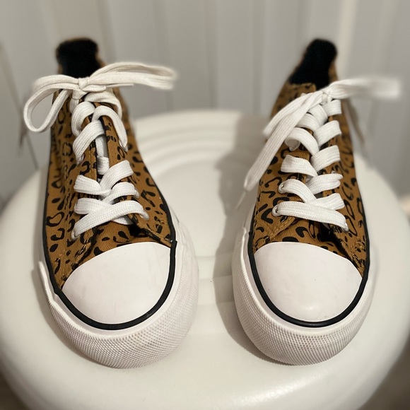 Shoes - Animal print sneakers 👟
